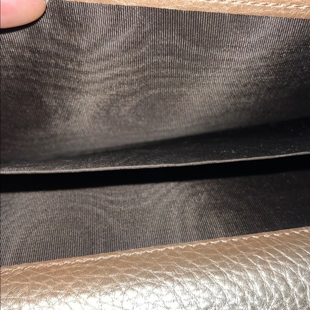 Gucci comes dust